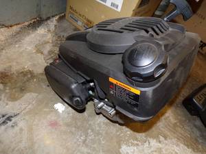 lot 118 image: Kohler Courage XT-7 Motor,  used by classroom may or may not run or be complete