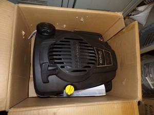 lot 119 image: Kohler Courage XT-7 Motor,  used by classroom may or may not run or be complete