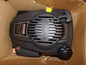 lot 122 image: Kohler Courage XT-7 Motor,  used by classroom may or may not run or be complete