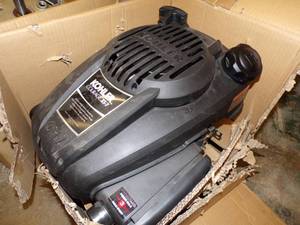 lot 124 image: Kohler Courage XT-7 Motor,  used by classroom may or may not run or be complete