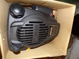 lot 127 image: Kohler Courage XT-7 Motor,  used by classroom may or may not run or be complete