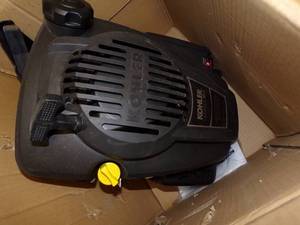lot 128 image: Kohler Courage XT-7 Motor,  used by classroom may or may not run or be complete