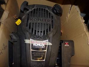 lot 129 image: Kohler Courage XT-7 Motor,  used by classroom may or may not run or be complete
