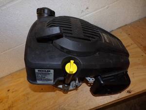lot 132 image: Kohler Courage XT-7 Motor,  used by classroom may or may not run or be complete