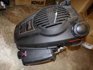 lot 136 image: Kohler Courage XT-7 Motor,  used by classroom may or may not run or be complete