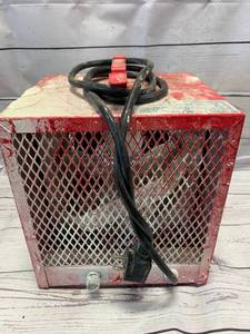 lot 6 image: 4000 Watt Portable Heater