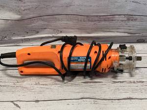 lot 7 image: Electric Cutout Tool