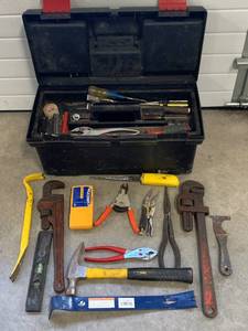 lot 15 image: Rubbermaid Box Full of Tools
