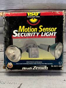 lot 35 image: 150 Degree Motion Security Light (appears new in box)