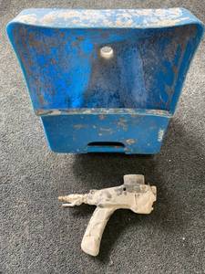 lot 48 image: Marshalltown Drywall Texture Hopper & Gun