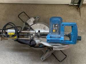 lot 52 image: WEN 10 Sliding Compound Miter Saw