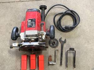 lot 54 image: Plunge Router with  Router Bits
