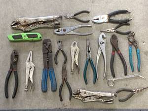 lot 72 image: Lot of 19 Pliers, Snips, Cutters