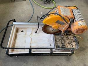 lot 76 image: 10 Tilesaw w2.5hp Motor
