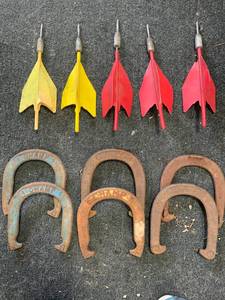 lot 82 image: Vintage Champ Horseshoes & Lawn Darts