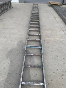 lot 91 image: 40 Foot Extension Ladder