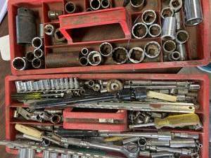 lot 95 image: Large Tool Lot of Ratchets & Sockets