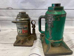 lot 96 image: Lot of 2 Bottle Jacks
