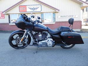 lot 11 image: 2013 Harley Davidson Road Glide