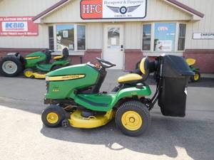 lot 12 image: John Deere x304 lawn mower