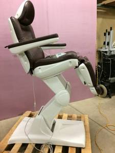 lot 5 image: POWER DENTAL CHAIR - GREAT WORKING CONDITION