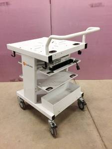lot 17 image: CAREFUSION CART