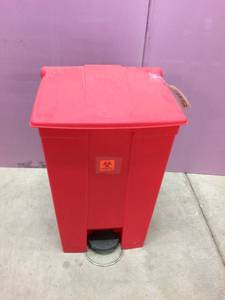 lot 25 image: Medical Flip Top Trash Receptacle