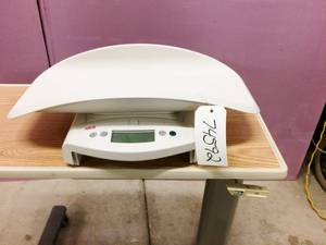 lot 46 image: Seca Baby Scale - Excellent Condition