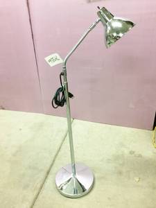 lot 49 image: Retails New $200 Brewer Cool Touch Chrome Gooseneck Telescoping Industrial Medical Exam Light Lamp - Excellent Condition Super Chic For Your Industrial Look Reading Light Or Mechanics Garage