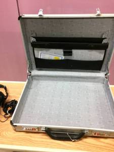 lot 58 image: LOT OF SUITCASE AND HEADPHONES