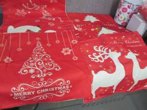 2 Sets of 6 Holiday Zip18x18 Throw ...