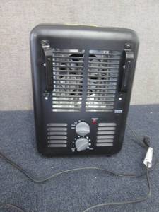 1,500-Walt Utility Milkhouse Fan-Fo...
