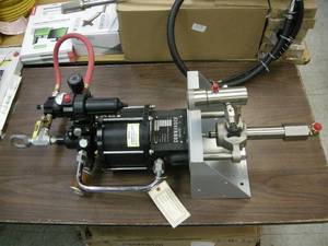lot 70 image: Titan Commander Speedflo Airless Sprayer Pump Assembly