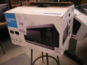 lot 85 image: Samsung Microwave Oven