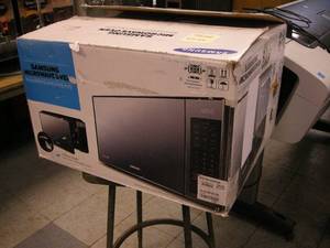 lot 86 image: Samsung Microwave Oven