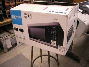 lot 87 image: Samsung Microwave Oven