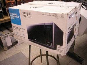 lot 88 image: Samsung Microwave Oven
