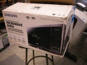 lot 89 image: Samsung Microwave Oven