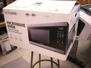 lot 90 image: Samsung Microwave Oven