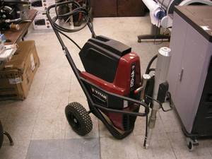 lot 4 image: Titan PowerBeast 4700 Electric Airless Paint Sprayer