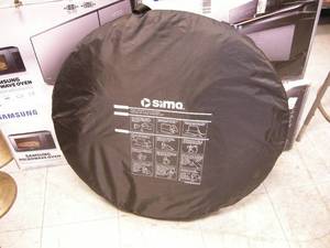 lot 109 image: Sima Portable Pop-Up Projection Screen