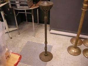 lot 113 image: Antique Oil Floor Lamp