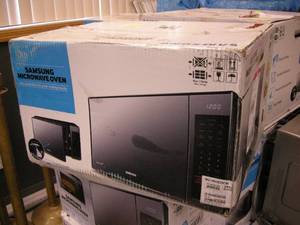 lot 127 image: Samsung Microwave Oven