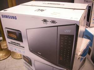 lot 132 image: Samsung Microwave Oven