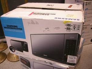 lot 133 image: Samsung Microwave Oven