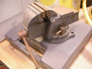 lot 148 image: Small Performax Vise