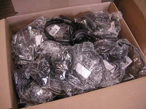 lot 221 image: 4 Boxes V7 3.5mm Lightweight Headphones