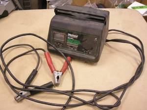 lot 196 image: Die Hard Battery Charger - Car Starter