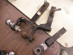 lot 200 image: 3 Receiver Hitches