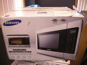 lot 208 image: Samsung Microwave Oven